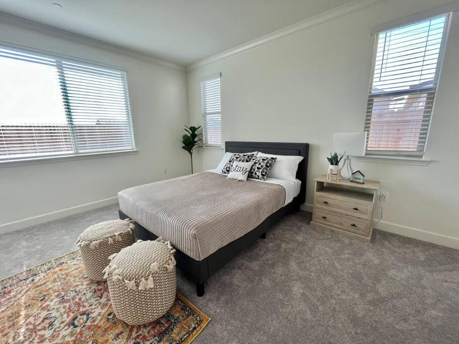 Brand-New, Beautiful & Stylish Home In Sacramento! Exterior photo
