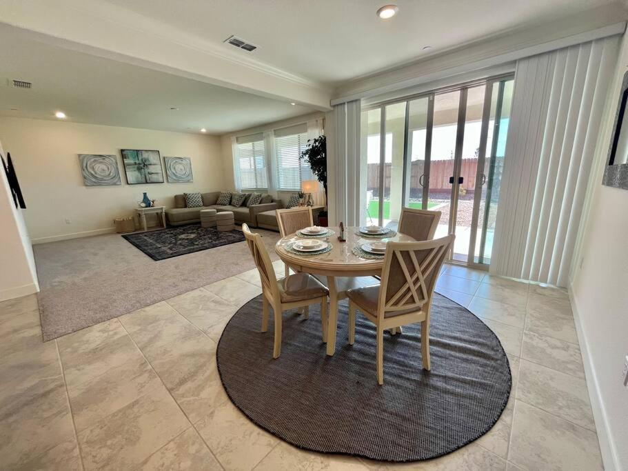 Brand-New, Beautiful & Stylish Home In Sacramento! Exterior photo