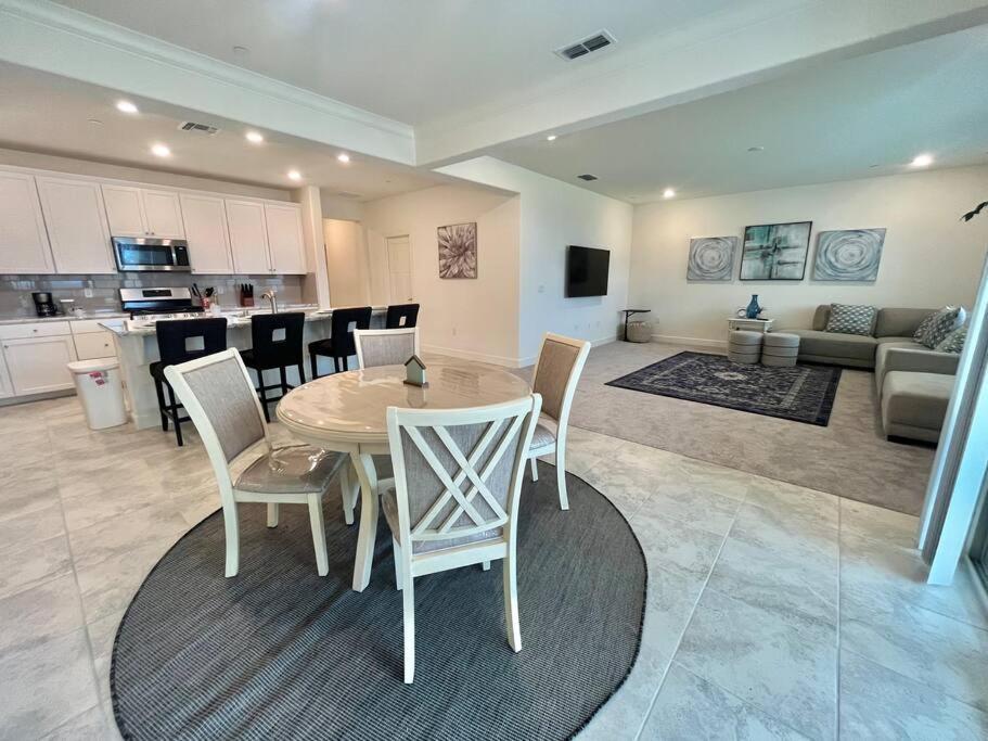 Brand-New, Beautiful & Stylish Home In Sacramento! Exterior photo